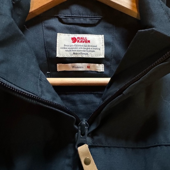 Women’s Fjallraven showerproof jacket - Picture 2 of 4